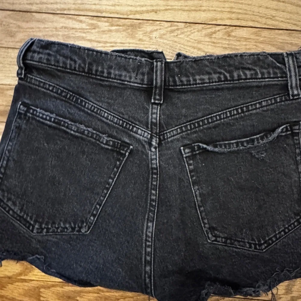 Abercrombie & Fitch Black Jean Shorts High-Waisted Frayed Hem - Picture 4 of 4